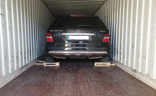 Transporte de vehiculos en Contenedores
