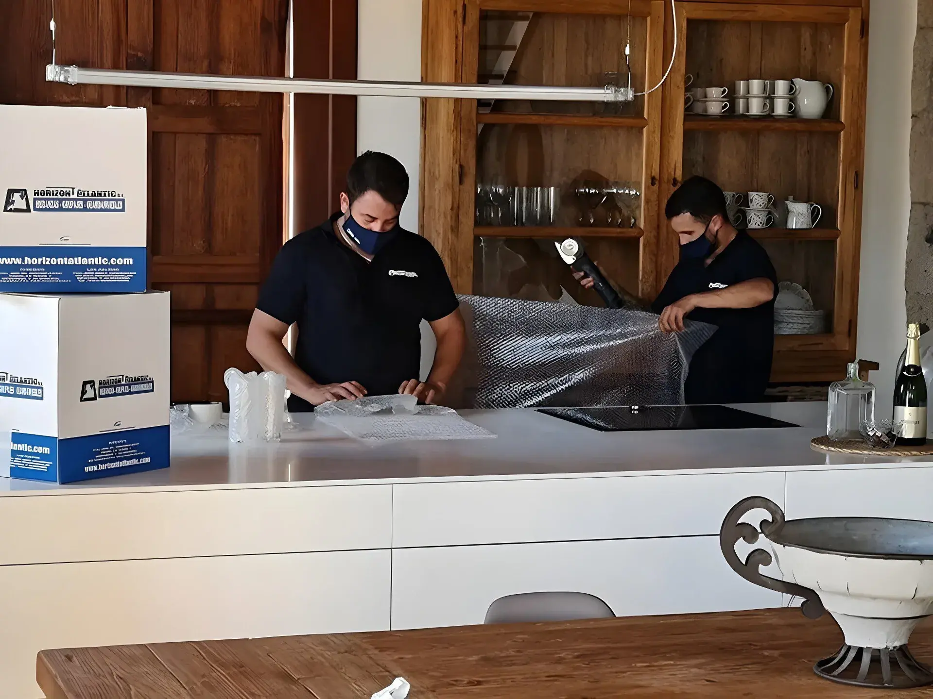 Packing of delicate and fragile items for the Canary Islands - Horizont Atlantic Packing of delicate and fragile items for the Canary Islands - Horizont Atlantic